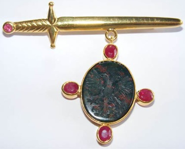 tim-davies-brooch-pendant-375x301