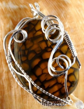 Wire pendant with synthetic olive jasper