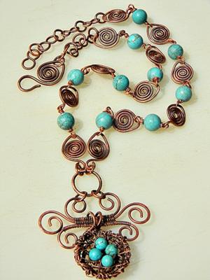 birds-nest-with-turquoise-necklace-21518161