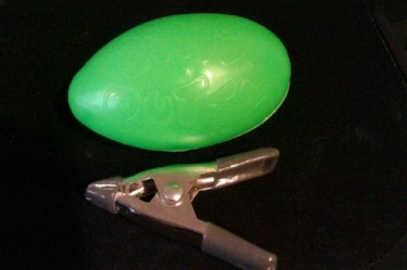 Rubber nosed clip(found in Home Depot) and silly putty