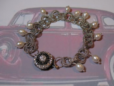 mobius chainmaille and pearls bracelet