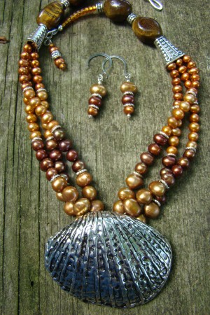 shell and pearl jewelry set