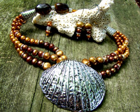 silver shell pendant with potato pearls necklace