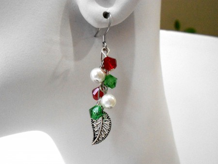 Christmas earring featuring metal filigree leaves and crystals