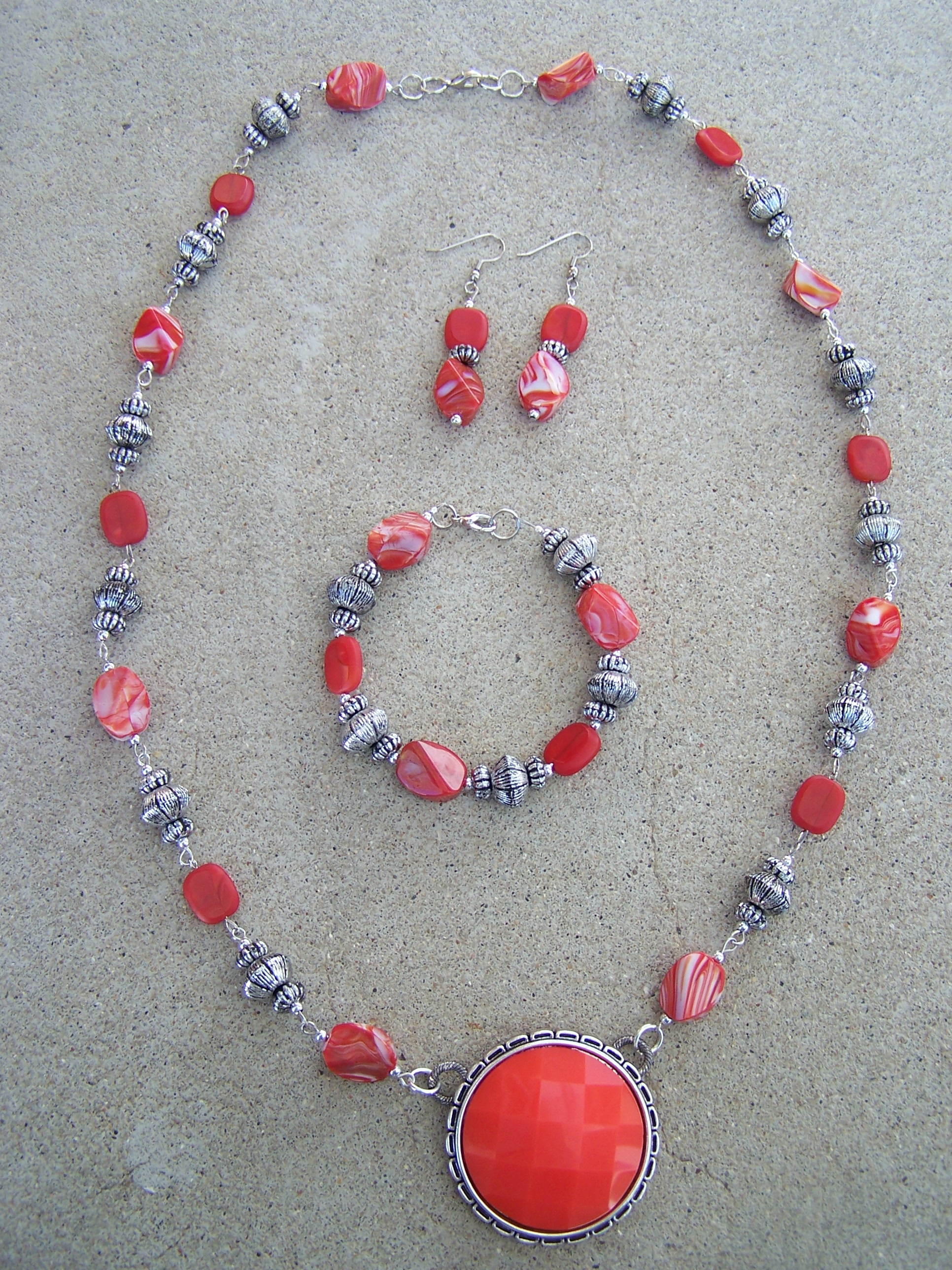 Best Time for Home Jewelry Parties? Jewelry Making Journal