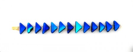Triangle shapes of glass give the bracelet a unique look.