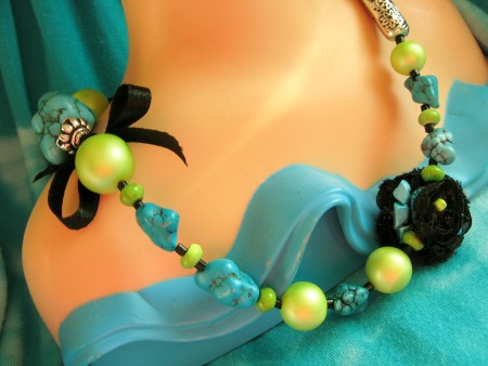 TSummers: Black Rose Rock Garden Necklace and Earring Set 2