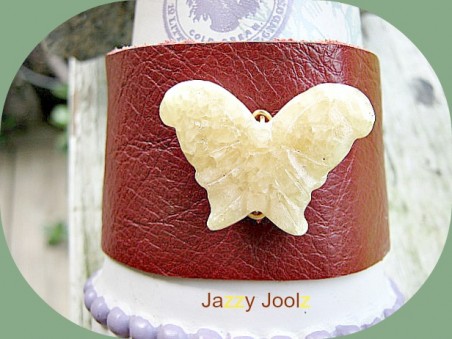 MBooth: Improvised Cool Leather Cuff 