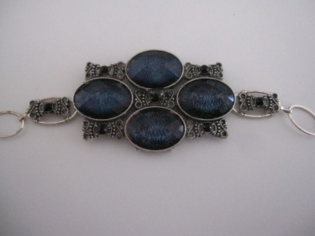 Front of Necklace - How to Finish the Back of Joined Jewelry Pieces? Kathy Bartolameolli - featured on Jewelry Making Journal