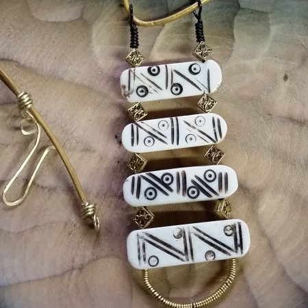 Remake of a Flea Market Find - by Sandy Mills  - featured on Jewelry Making Journal