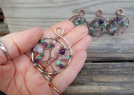 Fairy Floss Suncatcher by Erinn LaMattery - featured on Jewelry Making Journal