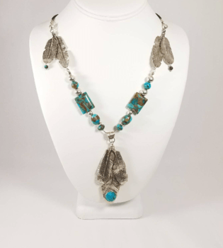 3 Feathers Boho Necklace by Jada