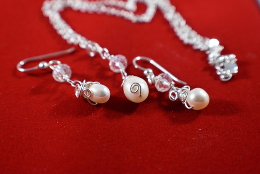 Wedding Pearls Set by Julia Ferry - featured on Jewelry Making Journal