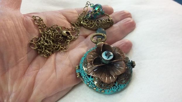Victorian Inspired Pocket Locket by Geri Farkas - featured on Jewelry Making Journal